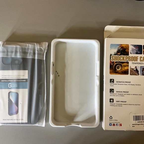 iPhone 14 pro max shockproof case (tempered glass) - Picture 3 of 3